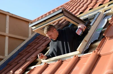 Pose de fenêtres de toit Velux à Novacelles